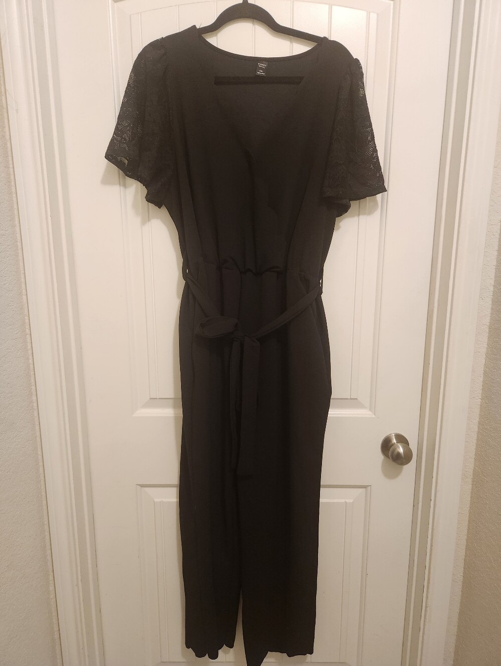 Emery Rose Jumpsuit Womens Size 3X Black With Tie Pockets Scallop V Neck Lace